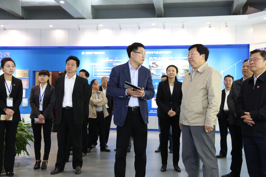 湖南省委常委、省人民政府常務(wù)副省長(cháng)陳向群一行蒞臨威勝電氣產(chǎn)業(yè)園