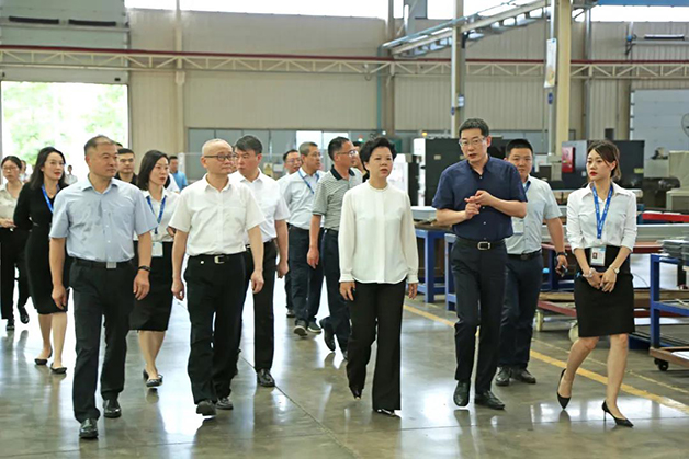 湘潭市委副書(shū)記、市政府黨組書(shū)記、市長(cháng)張迎春一行蒞臨威勝電氣調研指導